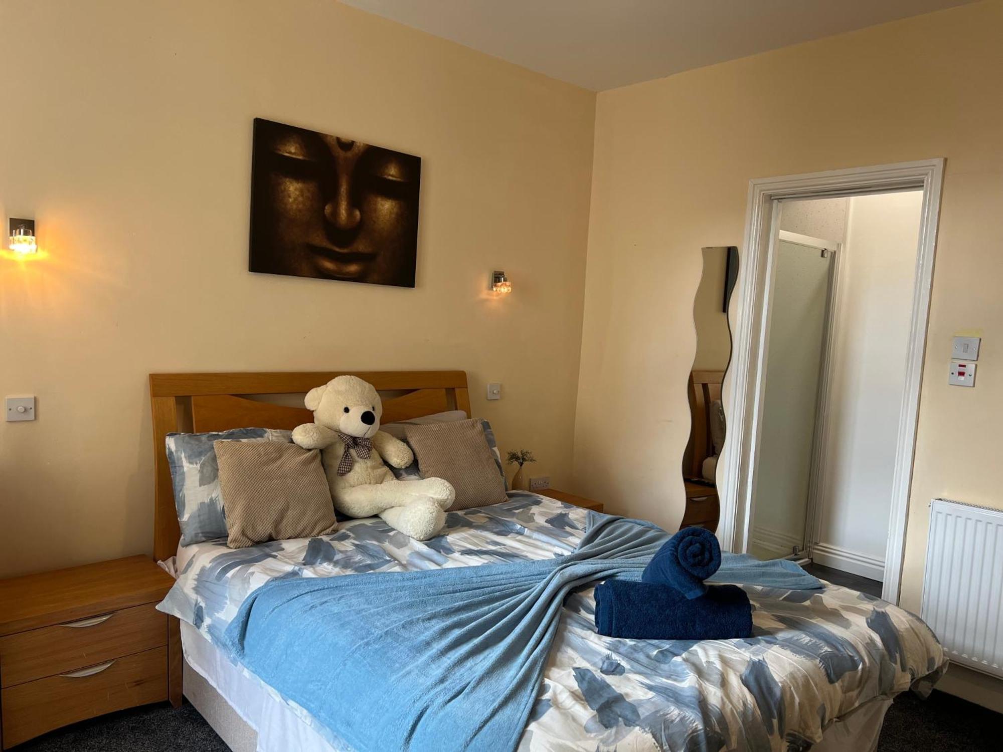 Apartment Winter Gardens Large Flat 1 *