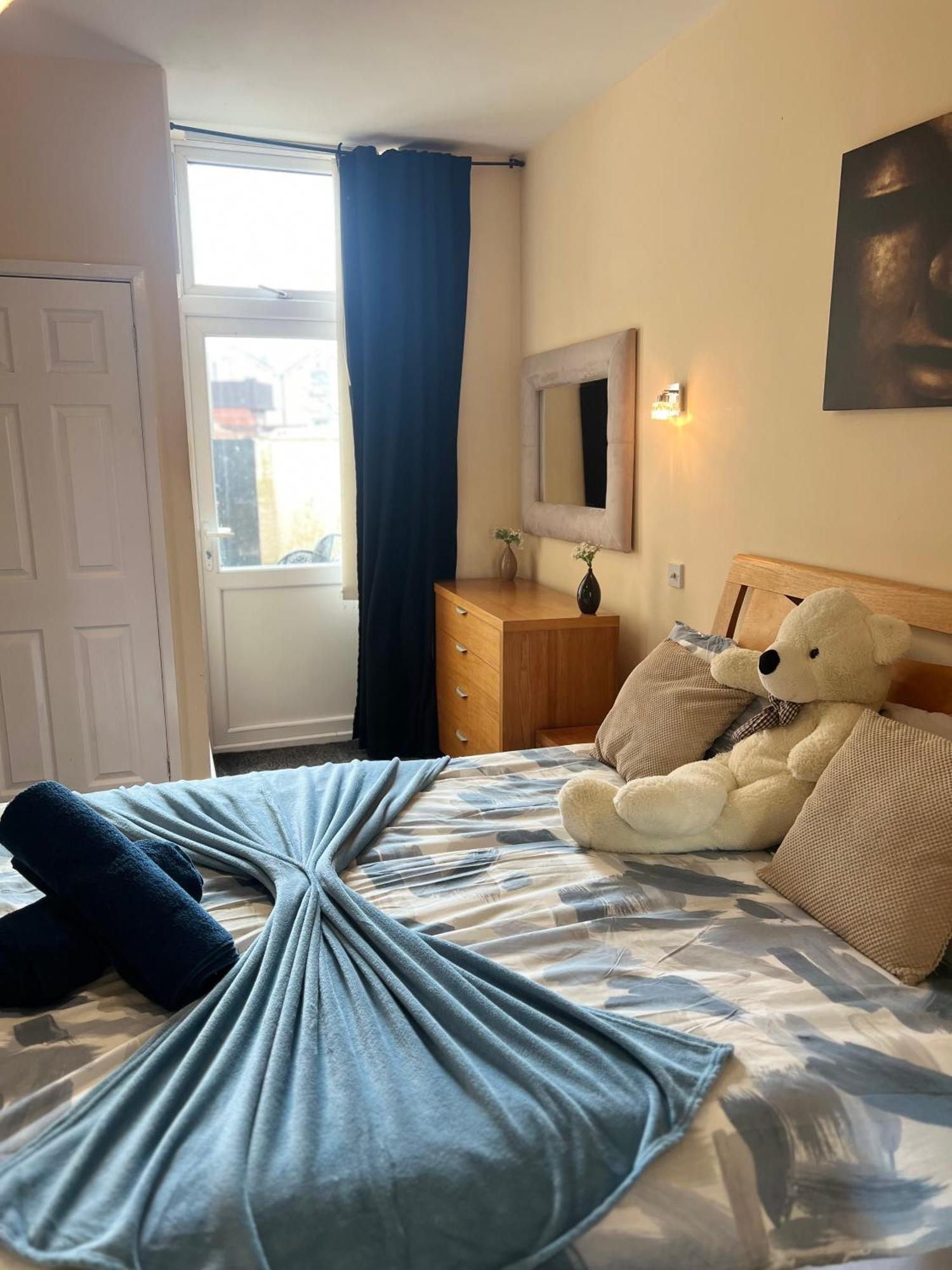 Winter Gardens Large Flat 1 Blackpool