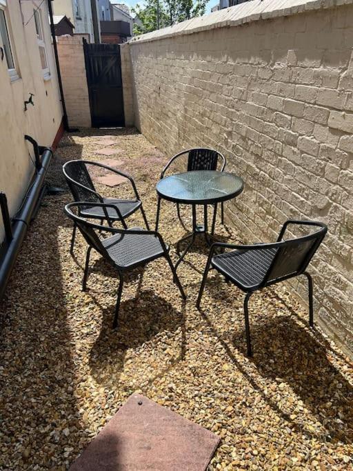 Winter Gardens Large Flat 1 *