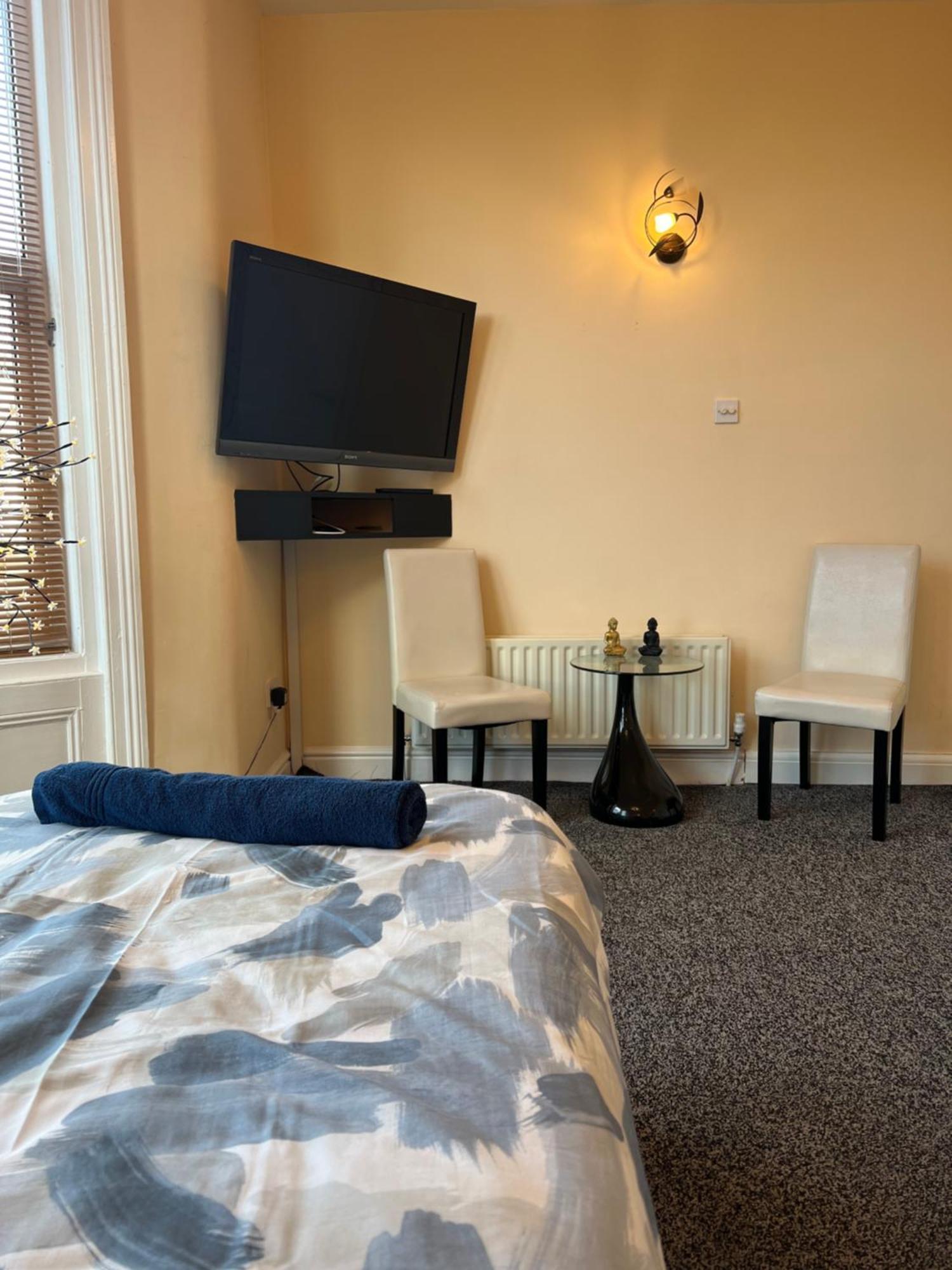 Winter Gardens Large Flat 1 *